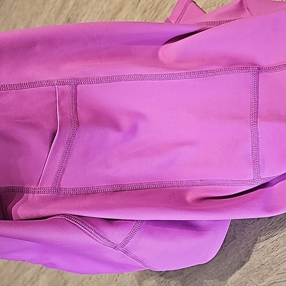 CVG NWOT Purple Capri Leggings Size Small 4-8 - Picture 6 of 6